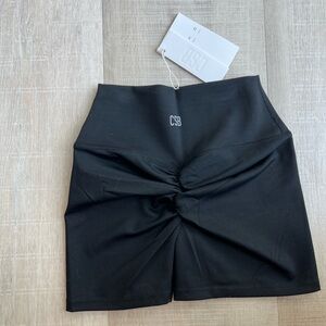 NWT CSB Black Activlust move scrunch shorts 4”
